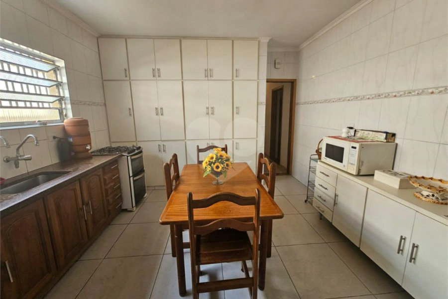 Casa Térrea na Vila Formosa de 233m2 com 3 dorms, 1 suíte, 3 banheiros e 4 vagas. Estuda permuta.