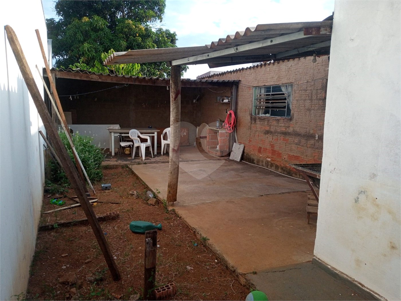 Casa térrea para venda, com 2 dormitórios.