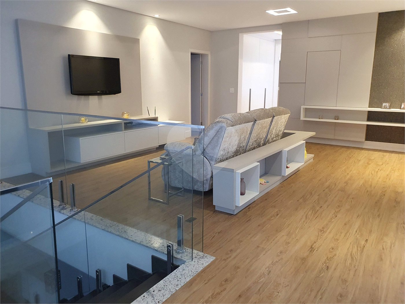 CASA A VENDA NO URBANOVA, CONDOMINIO JAGUARY, 4 DORMITORIOS, 4 SUITES, 5 VAGAS, PISCINA, SJC