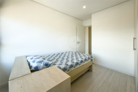 Apartamento de 03 dormitórios sendo 02 suítes com 02 vagas de garagem.