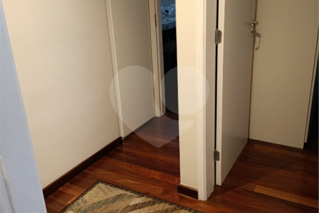 Apartamento na Região da Mooca. Excelente Localização com 3 Dormitórios sendo 1 Suíte e 2 Vagas de Garagem