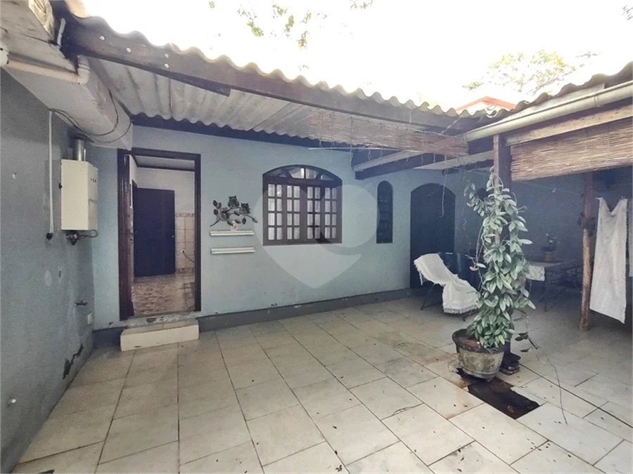 Casa Térrea de Esquina à Venda no Parque Vitória – Excelente Potencial!