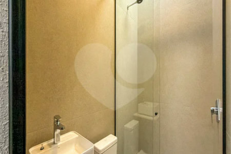 Indaiatuba - Condominio Sapezal - R$ 2.400.000,00 - Área Total 360,00 m² - Área Construída 213,32 m² - TÉRREA - 03 suítes sendo a master com closet; - Escritório; Lavabo; Cozinha com cooktop e planejados; Gourmet com churrasqueira; Ambientes preparados para ar condicionado; Piscina com cascata,