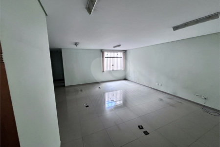 Prédio Comercial de Alto Padrão - 253m², 5 Salas, 5 banheiros , 3 Vagas , à venda na Moóca
