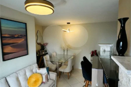 Apartamento à venda na Vila Augusta, em Guarulhos, com 55 m² de área privativa, 2 dormitórios, 1 banheiro e 1 vaga de garagem.