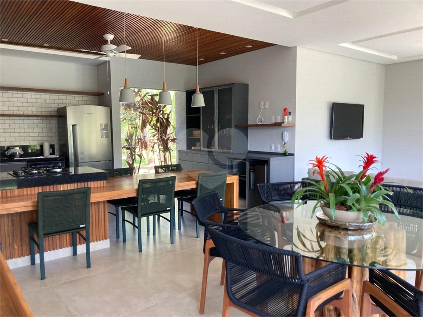 Chácara no Condomínio Vale das Laranjeiras em Indaiatuba SP - Venda - R$ 3,600.000,00 - Locaçao - R$ 30.000,00 mais encargos - Linda, espaçosa, aconchegante, acabamento de alto padrão em rua tranquila e arborizada, em um dos Condomínios mais valorizados de Indaiatuba. Com fácil acesso as principa