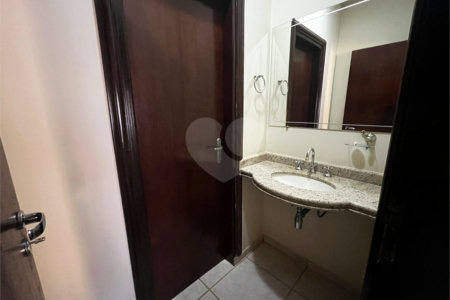Casa à Venda na Rua Principal do Parque Fehr com Aquecedor Solar