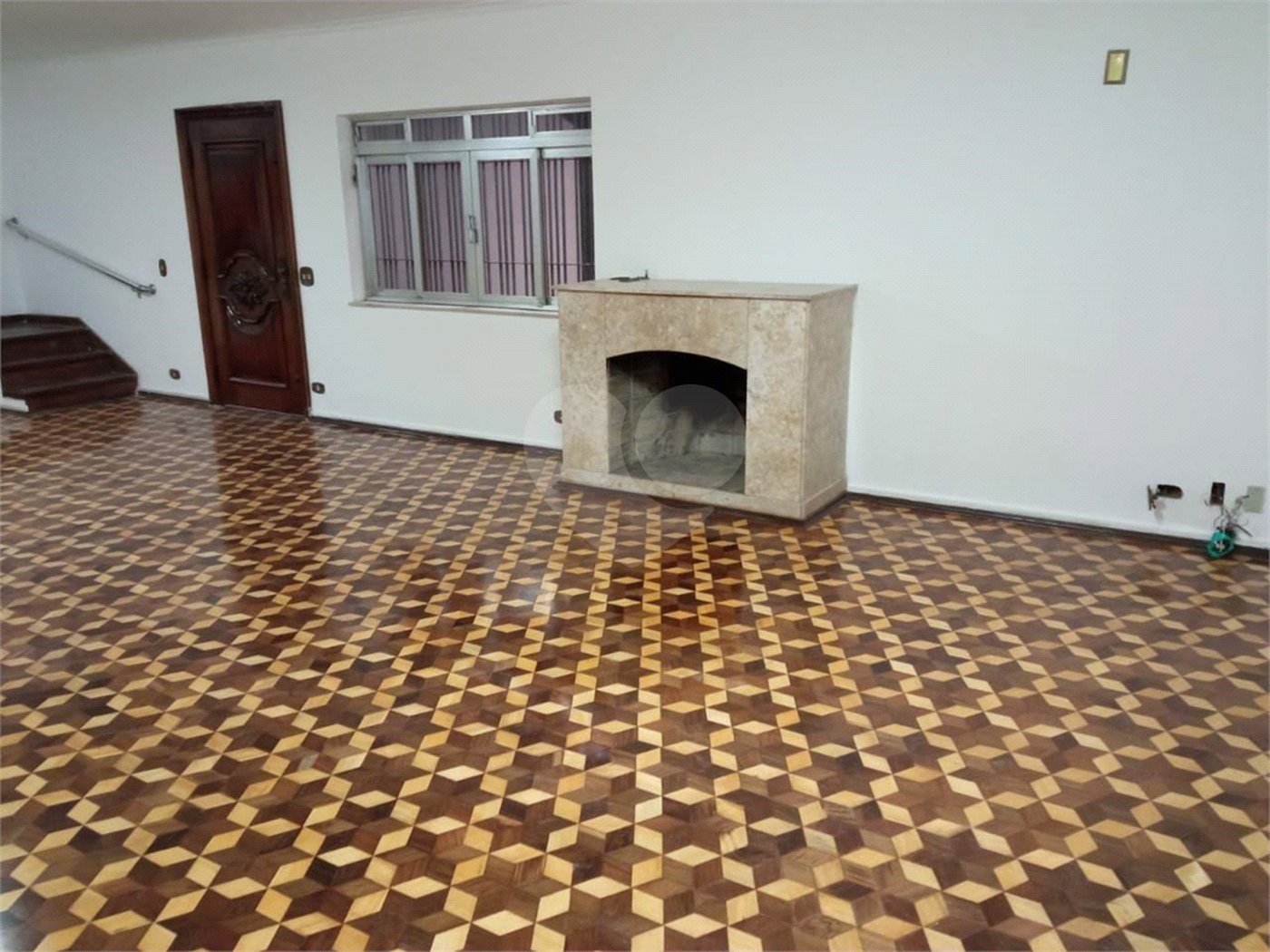 Excelente Sobrado com 04 suítes. Venha fazer uma visita.