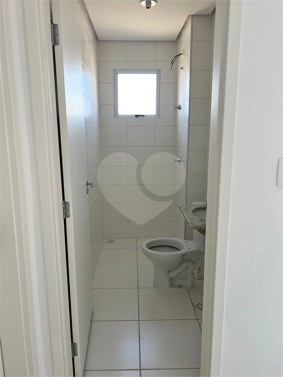 Apartamento no Condomínio Parque das Acácias.