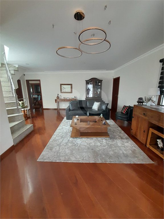 3 AMPLAS SUITES MAIS ECRITORIO MUITO VERDE E AMPLO QUINTAL