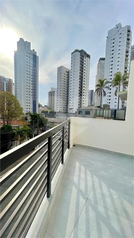 Sobrado com 3 andares, 350 m², 6 quartos, 2 suítes e 5 vagas para locação no Jardim Anália Franco!