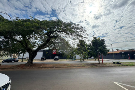 Terreno comercial de 2.100m2, no Bairro Vila Prado em São Carlos-SP