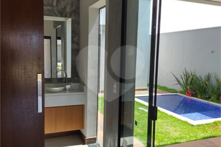 Casa no condomínio Parque Faber IV