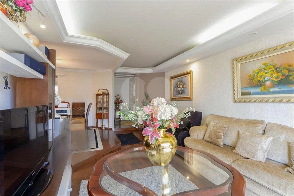 Apartamento na Vila Regente Feijó com 135m2, com 2 dorms, 1 suíte, 2 vagas. Estuda permuta.