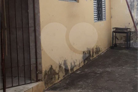 Casa térrea com amplo terreno