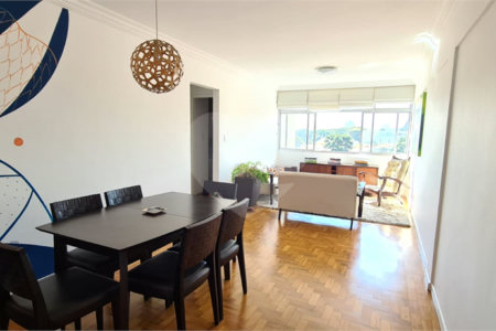 Apartamento à venda 100m2 em Moema 2 dormitórios, 1 vaga de garagem.