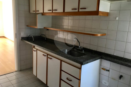 Apartamento com 3 Dormitórios sendo 1 Suíte 2 Vagas à Venda 99 m² por R$ 650.000