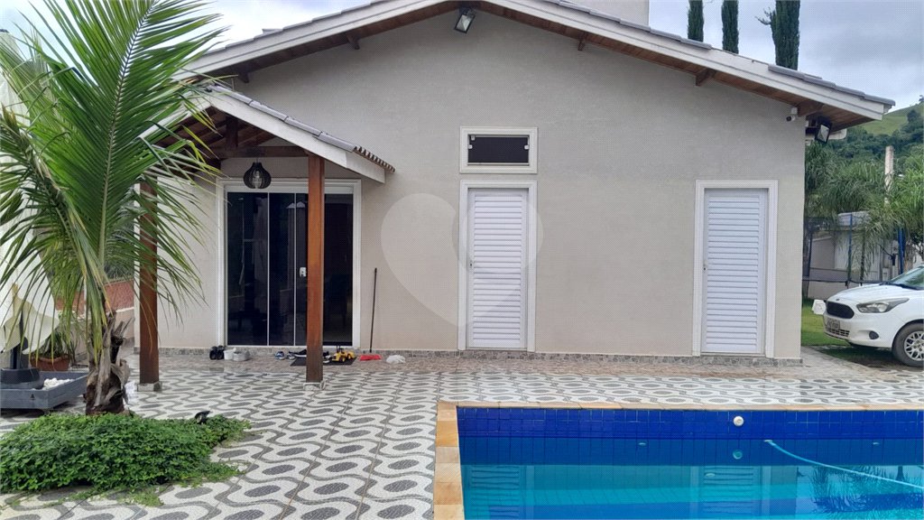 Chácara em Área Rural de Piracaia, com casa principal + 4 kitnets alugadas, excelente localização