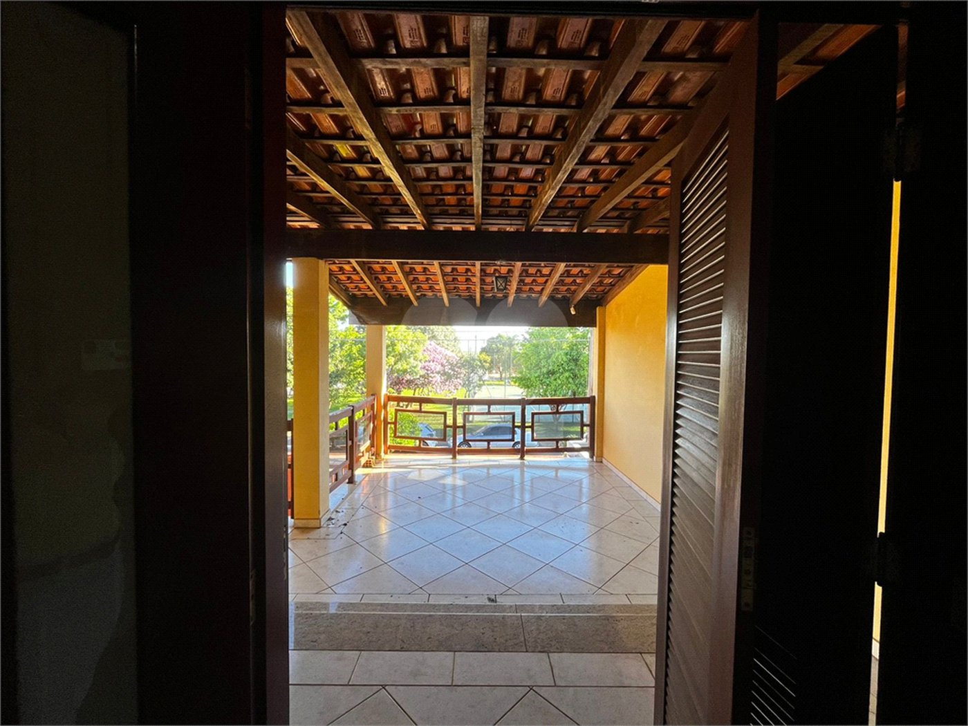 Casa à Venda na Rua Principal do Parque Fehr com Aquecedor Solar