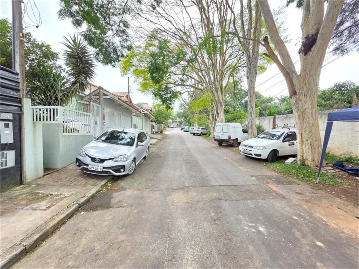 Oportunidade de Investimento: Terreno 1.000m² na Granja Viana próx. Kartódromo com Projeto Aprovado para construção de 5 Casas - Villagio.