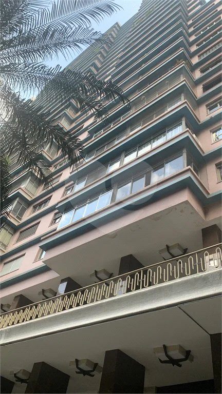 Edifício Louvre | Apartamento Neoclássico de 425m² à Venda na Praça da República — Centro de São Paulo