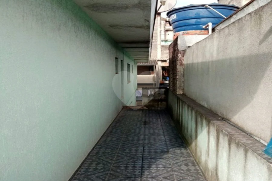 Ótimo sobrado, com amplo espaço interno (127m2), possuindo 03 dormitórios (01 suíte),