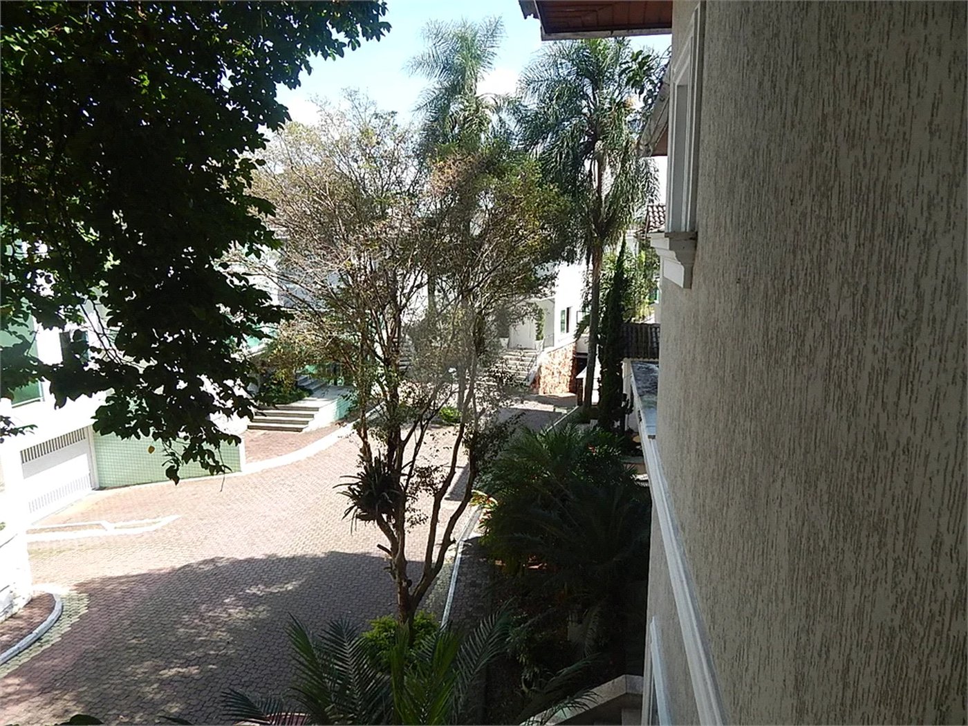 Casa em condomínio fechado no Jardim Floresta, 3 suítes, área gourmet, piscina, 4 vagas.