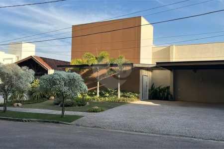 Residência Totalmente Mobiliada a venda no Condomínio Vale do Itamaracá — Valinhos/SP
