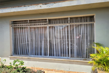 Casa Térrea com 3 dormitórios.