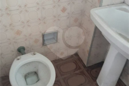 Kitnet Compacta na Liberdade – 33m² | Portaria 24h | Aceita Pets