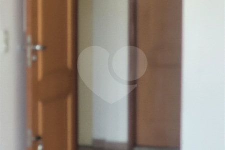 Indaiatuba - Venda - Apartamento no Condomínio Portal das Flores com 64 m², 3 dorms, sendo 2 com armários planejados, , WC social, cozinha planejada e totalmente integrada com a lavanderia, varanda, , 02 vagas de garagem. Excelente localização, a poucos metros do Shopping Polo, mercados, padaria,