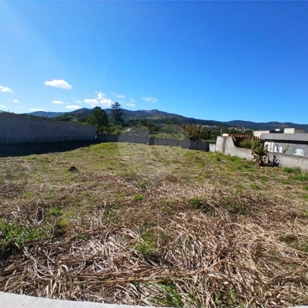 Terreno a venda no Jardim Estância Brasil com 1400m²