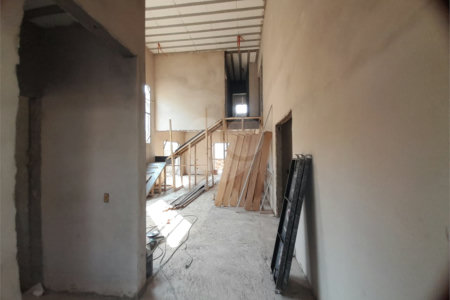 Casa em Construção com Área Gourmet e Piscina no Condomínio Damha II