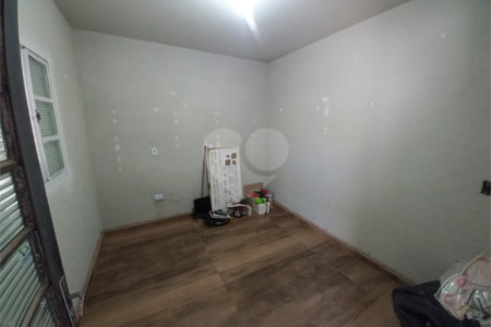 Casa térrea com 2 dormitórios.