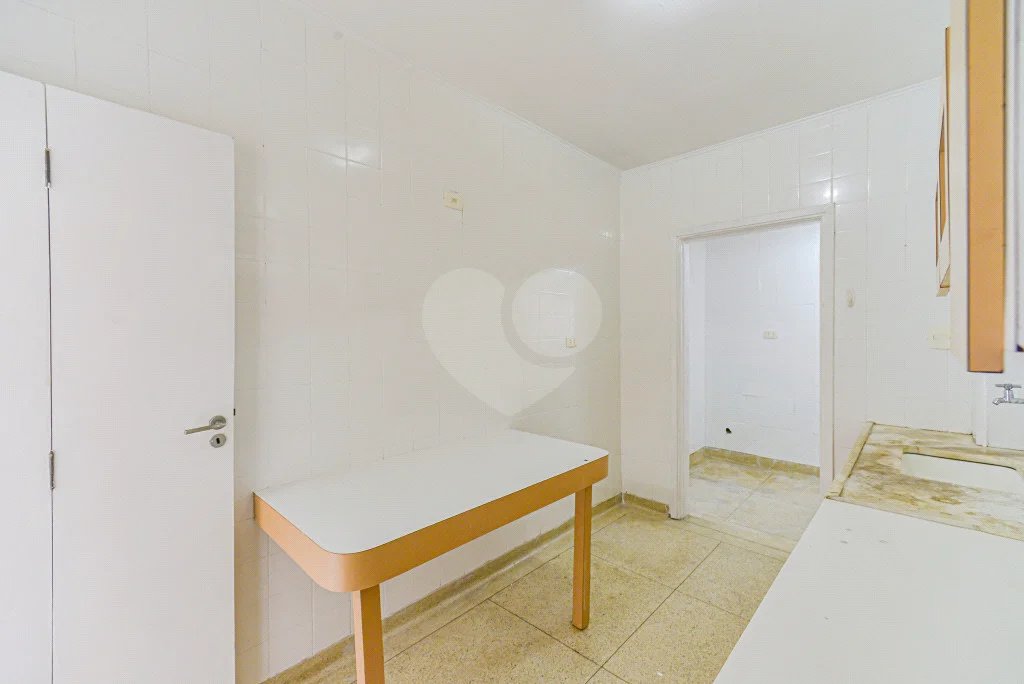 3 Quartos 0 Suites 2 Banheiros 0 Vagas 76 Área Útil 113 Área Total.