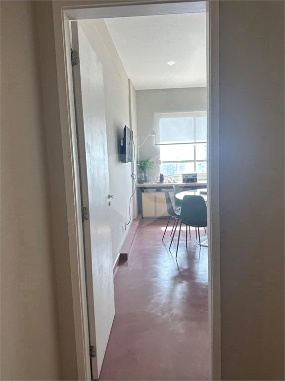 Sala comercial para venda ou locação na Avenida Paulista. 68m2