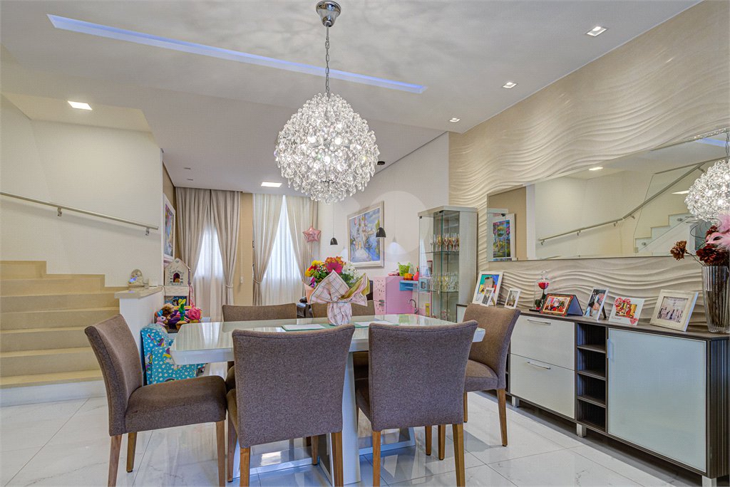 Casa à venda com 4 quartos, sendo 2 suítes, no condomínio Residencial Terras Altas, São Paulo - SP