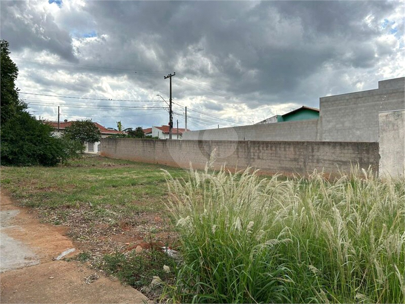 Terreno de Esquina Misto – 257,61 m² | Jardim Regina