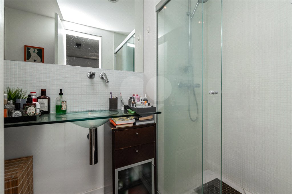 Apartamento reformado e bem localizado na Consolação.
