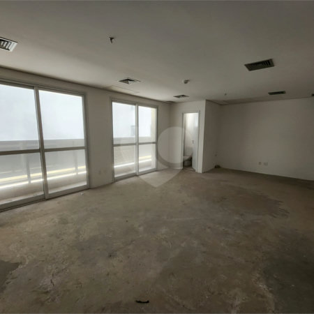 Sala comercial a venda em frente ao Allianz Parque