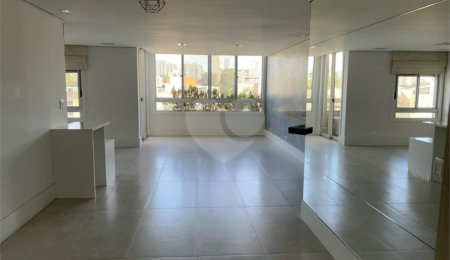 Apartamento à venda com 3 quartos, sendo 2 suítes,  em Panamby, São Paulo, SP