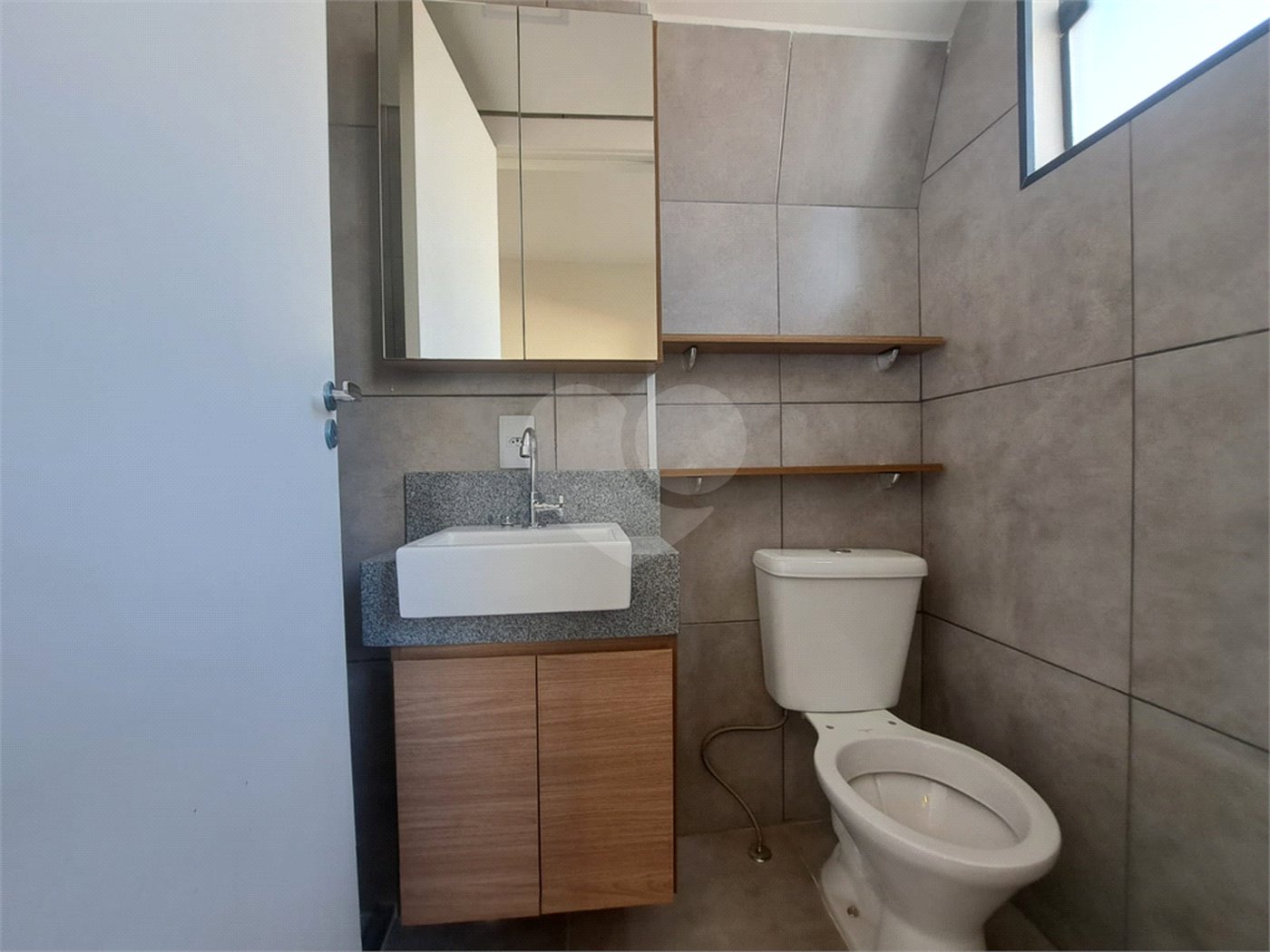 Studio de 35m2 à venda reformado com varanda na Vila Clementino