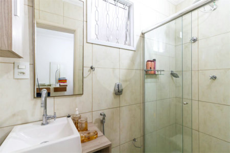 Casa Sobrado à venda com 342 m², 3 dormitórios, sendo 2 suítes, 4 vagas na Vila Mariana - São Paulo.