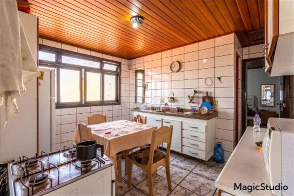 Casa com 175m², 4 dormitórios, sendo 3 suítes, 2 vagas de garagem, à venda na Vila Formosa.