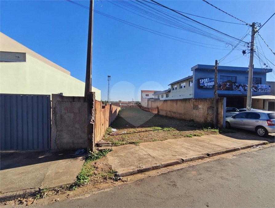 Oportunidade Comercial: Terreno de 525m² em Localização Estratégica no Parque Sissi!