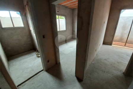 Casa Térrea no Condomínio Village Damha III.
