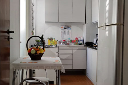 Vende-se apartamento no Jardim Aeroporto com 03 dormitórios