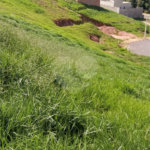 Terreno em condomínio fechado com 1.086 metros, pronto para construir, ampla área de lazer, aceita financiamento