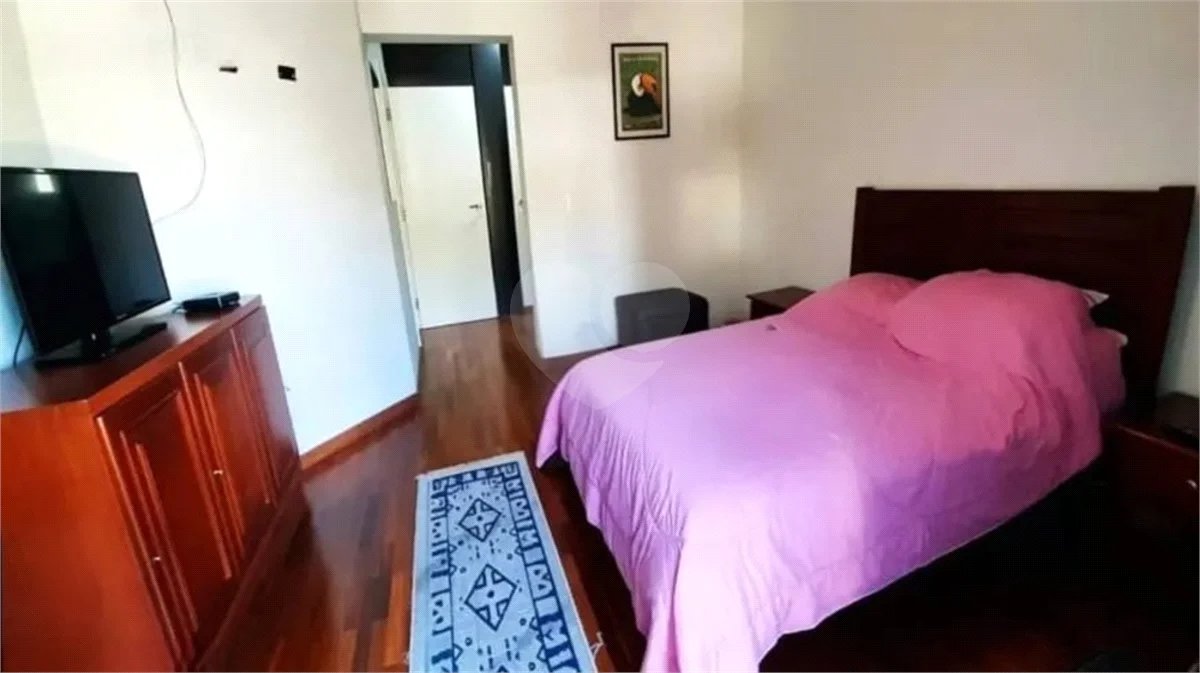 Casa à venda com 3 suítes no condomínio Recanto dos Paturis, Vinhedo - SP