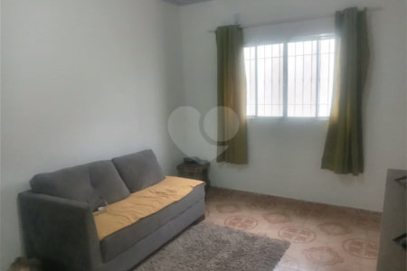 Casa com 180m², 3 quartos (1 suíte) e 5 vagas de garagem, à venda em São Mateus